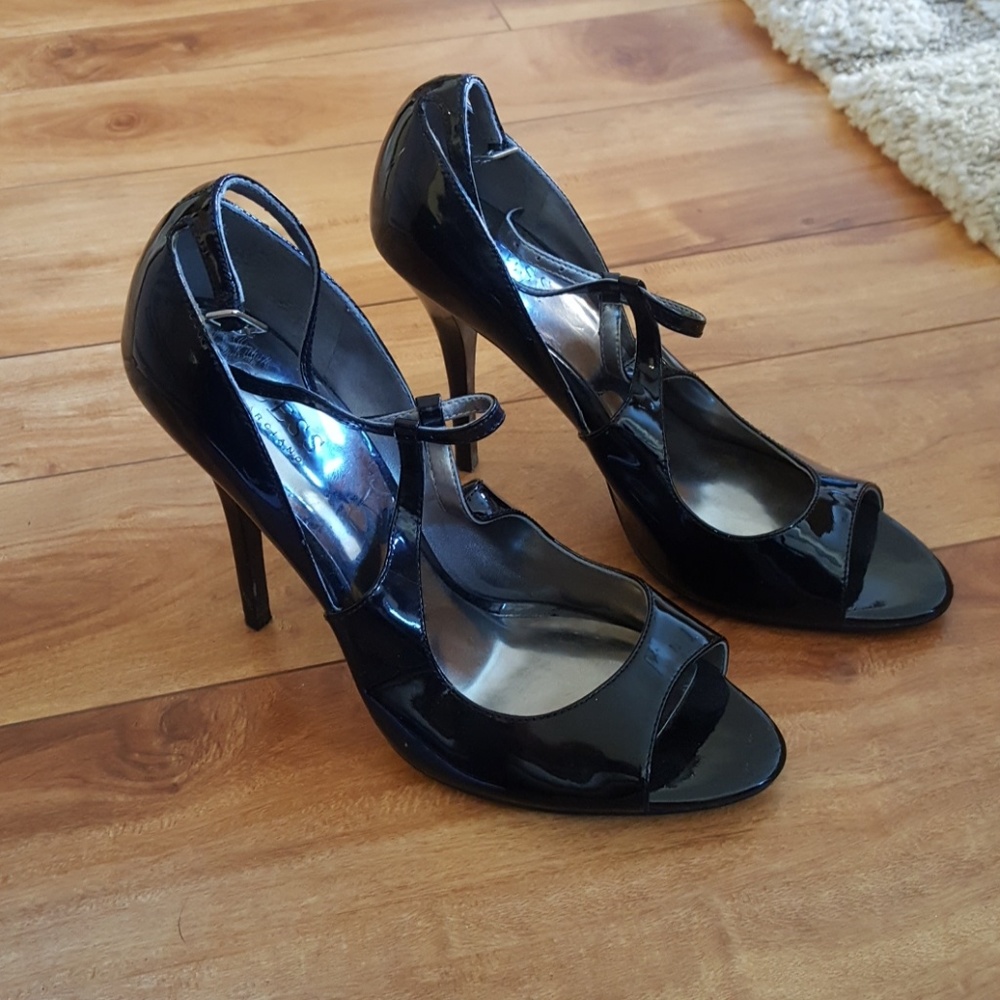 Guess black 4" heels size 7m
